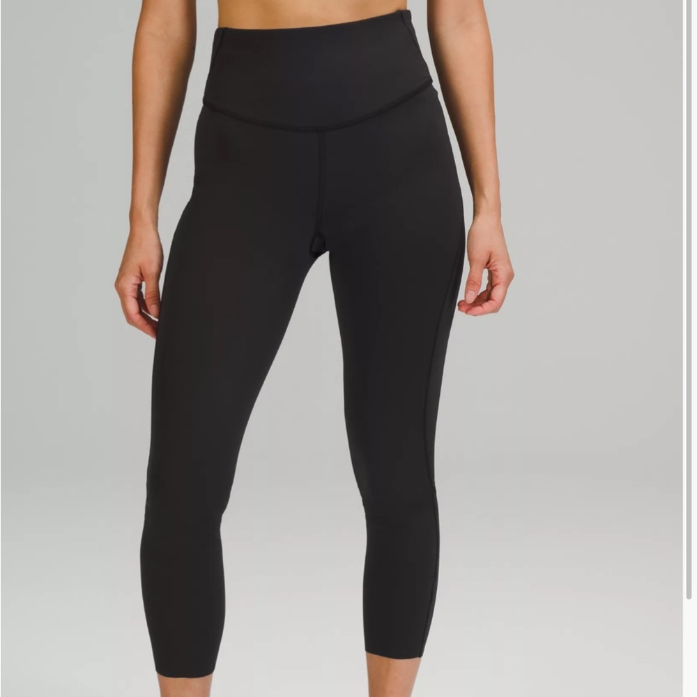 Lululemon Base Pace 23” nulux HR CROP size 8